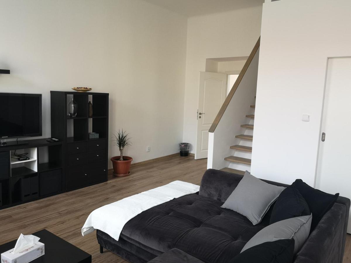 Fine Apartment In Centrum Of Slany With Aircondition Luaran gambar