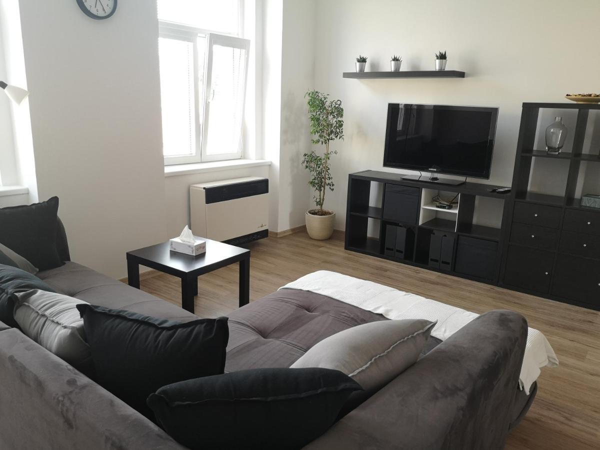 Fine Apartment In Centrum Of Slany With Aircondition Luaran gambar
