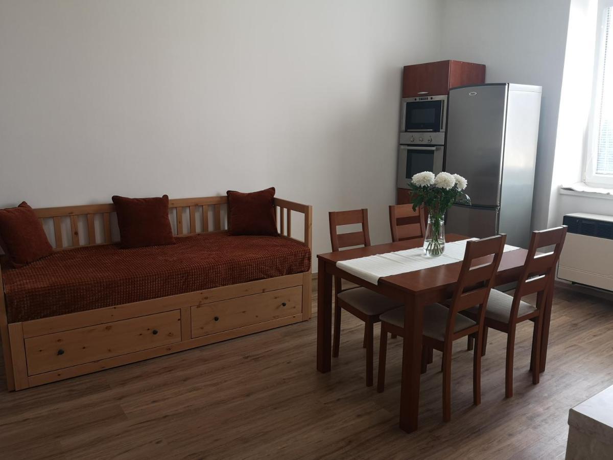 Fine Apartment In Centrum Of Slany With Aircondition Luaran gambar